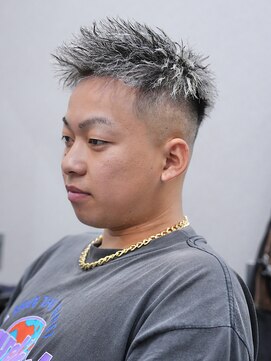 スラッシュ(SLASH) ツイストパーマ/短髪/ホワイトメッシュ/フェード/メンズ/姫路