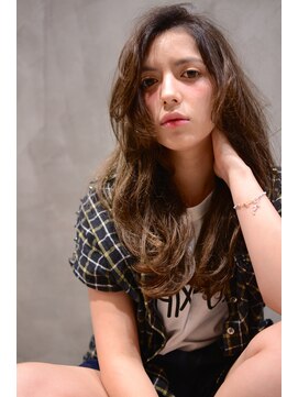 ミラバイグリーン(Mira by green) 外国人風ムラ染めハイライト×ラフlong