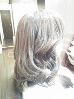 ヘアメイク ビス(Hair Make Bis.) ミディアムレイヤースタイルです。