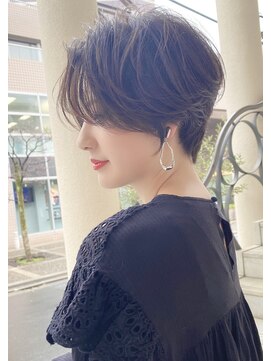 アンド ストーリーズ(&STORIES) 大人可愛い前髪ありマニッシュショートボブアッシュブラウン