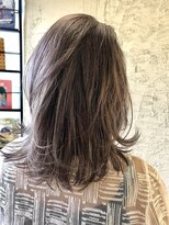 ペネロープ(Penelope)&nbsp;ハイライト/グレージュ/外ハネ　　担当　夕島