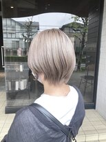 ダイス(Dice) ショートボブ×ホワイトミルクティー