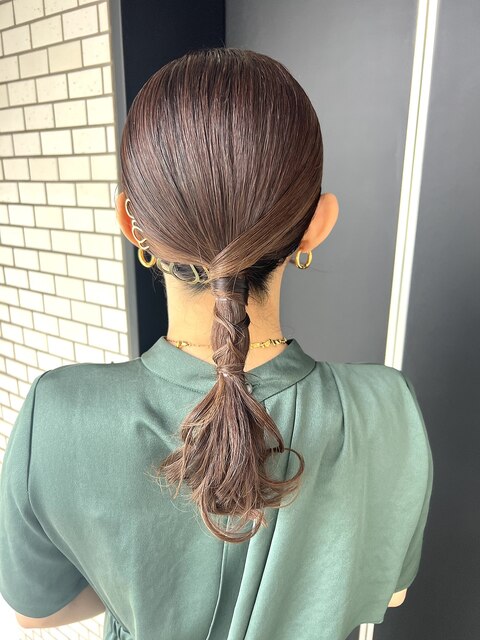 タイトポニー　ヘアセット　お呼ばれヘア　ウェット感　シンプル