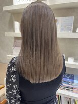 シベル(sibell)&nbsp;ミディアム/レイヤー/切りっぱなし/ブリーチ/ベージュ/髪質改善