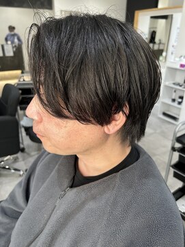 ヒュイル バイ ニアウ(Hwyl by Niau) メンズマッシュセンターパートスパイラルパーマニュアンスパーマ