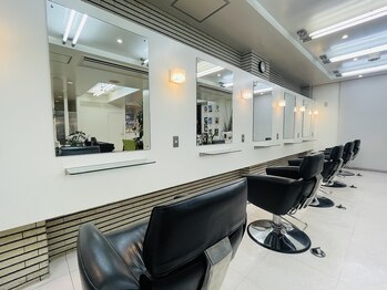 ブレラ(BRERA)の写真/少人数サロン【Brera】。一人ひとりのお悩みをしっかり伺う丁寧なカウンセリングで理想のヘアデザインへ◎