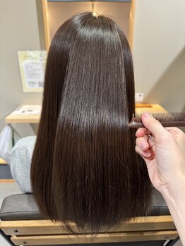 リタ(Rita)の写真/パサつきを抑え髪に艶を出し、見た目も若々しく!白髪を活かしたオシャレヘアに!白髪改善アイテムもご用意◎