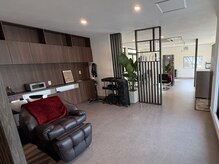 ボルドー(Bordeaux)の雰囲気（開放感溢れる見晴らしの良いシャンプー台で至福なひと時を。）
