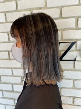 イリーゾ(irizo) ナチュラル外ハネボブ/バレイヤージュ／ハイライトカラー