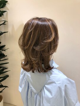 メゾンブラン アヴェダ(Maison Blanc AVEDA) くびれミディ ハイライトカラー ベージュカラー 白髪ぼかし