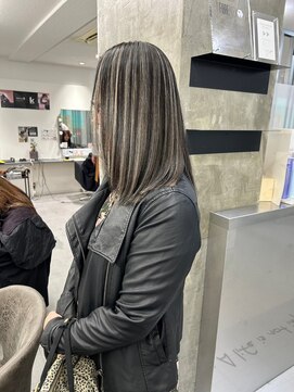 キング 枚方店(K!ng) 【枚方、高槻、梅田】白髪隠しホワイトハイライト