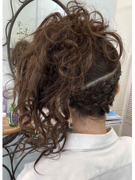 遊イング(遊ing) 盛り盛り盛り髪、ウエーブ