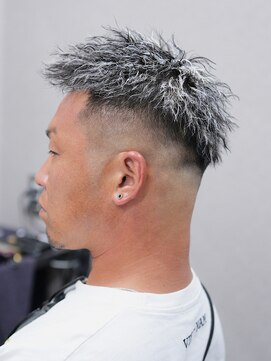 スラッシュ(SLASH) ツイストパーマ/短髪/ホワイトメッシュ/スキンフェード/姫路