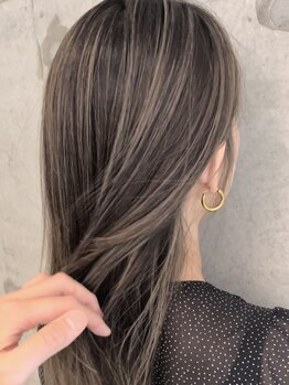 プラスシー(+C)の写真/地毛ハイライトに移行して月１白髪染めから３ヶ月に1度のハイライトカラーへ。