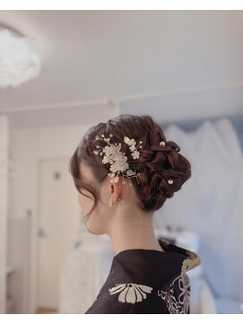 イノチカ(INOCHIKA) 編み込みシニヨンヘア