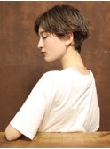 ベージュショートヘア