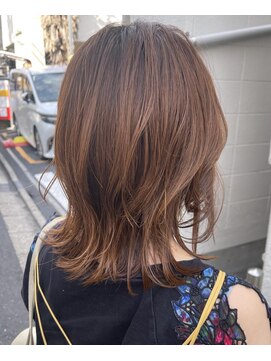 マノハル(MANOHARU) 伸ばしかけ　ハイレイヤーオレンジベージュくびれミディアム