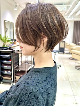 アンド ストーリーズ(&STORIES) 前髪なし小顔ひし形丸み耳掛け大人ショート20代30代40代50代＊