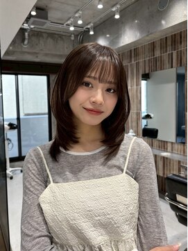 ファルベ(Farbe) 大人ガーリーダークアッシュ似合わせカットメディアムレイヤー