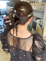 セプト 天神大名(SEPT.)&nbsp;ヘアセット 結婚式アレンジ カチモリ お団子 編み下ろし