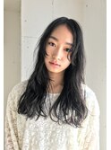 学生限定　黒髪　暗髪のロングに「揺らぐだけのパーマ」