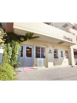 スタイリスト3名のプライベートサロン。ゆったりと落ち着ける店内と居心地の良い空間でリピーター多数◎