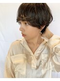 横顔美人ショートヘアー