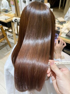 プラグ バイ ネオリーブ(plug by neolive) 髪質改善　艶髪　酸熱トリートメント【m i o.】