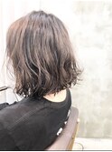 20代30代40代オススメ癖毛風の前下がりボブ