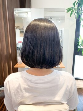 アトリエアルシュ(atelier ARCHE) 丸いシルエットのえり足ギリボブ,酸性トリートメントで髪質改善