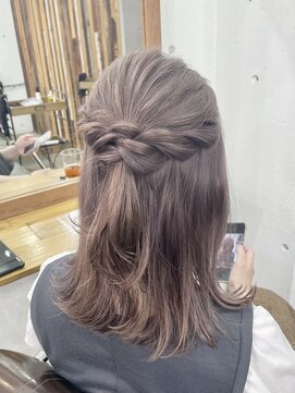 リッカ(RICCA) 【大人ハイトーンカラー】柔らかパールベージュミディ♪