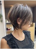 ショートヘアショートボブ白髪ぼかしハイライトカラーボブ