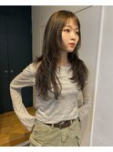 秋ヘア　ロングレイヤースタイル／赤味を消したアッシュベージュ