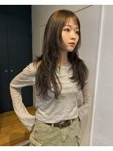 クラフト 福津(CRAFT) 秋ヘア　ロングレイヤースタイル／赤味を消したアッシュベージュ