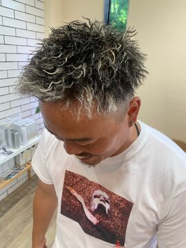 シフト(SHEEFT) 20代30代ハイライト束感ショートツーブロックソフトモヒカン