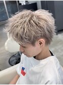 熊本ハイトーン ホワイトベージュ スパイキーショート