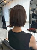切りっぱなしボブ × ハイライトカラー