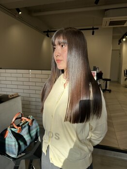 エトス プロデュースド バイ ヴァイナルズミックス(Ethos produced by Vinyl's mix)の写真/薬剤と工程にこだわった美髪矯正で、芯から潤うナチュラルストレートに*思わず触れたくなる艶髪へ…◇