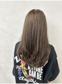 レイヤーカット×透明感グレージュ