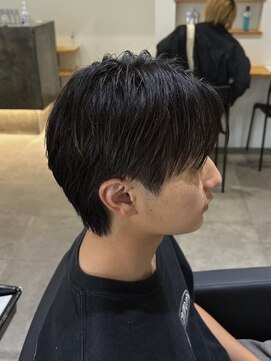 ヒュイル バイ ニアウ(Hwyl by Niau) メンズカットセンターパート刈り上げなしナチュラルストレート