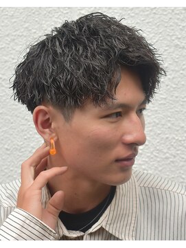 フリーク バーバーショップ 都島店(FREAK BARBER SHOP) 黒髪ツーブロックアップバング縦落ちツイストスパイラルパーマ