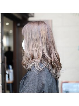 エマ(Emma) 可愛いカーキアッシュ