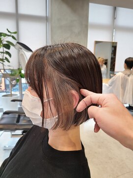 エリマ 調布(elima) インナーカラー/グレージュ/ミニボブ/大人ボブ/前髪あり