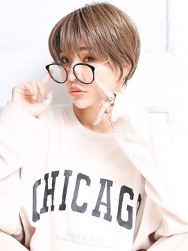 トロン(tronc) 大人可愛い小顔ツヤ髪くびれショート横顔美人前髪ありA3