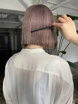 ニカ(NICA)&nbsp;【NICA】ピンクベージュミルクティーベージュハイトーンボブ緒方