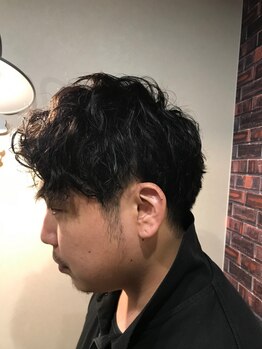 大人の男性にふさわしいスタイルやメニューをご提供します◎ぜひお仕事帰りにもご利用ください☆