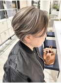 大人白髪ぼかしハイライトグレージュハンサムショート