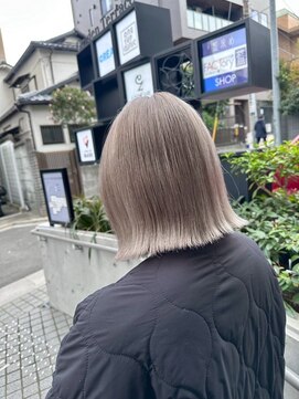 キャパ(CAPA) ミルクティー アッシュベージュ 肩上ボブ