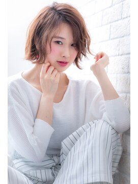 ヘアーアートシフォン 川口東口店(hair art chiffon) インナーカラー,ハイライト&無造作カールの丸みショート