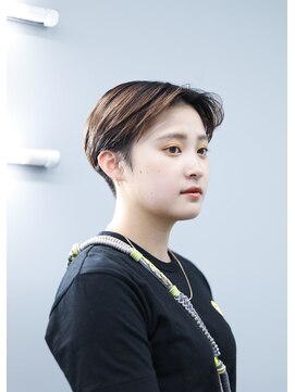 ノード(NODO) ベージュカラーのマニッシュショート